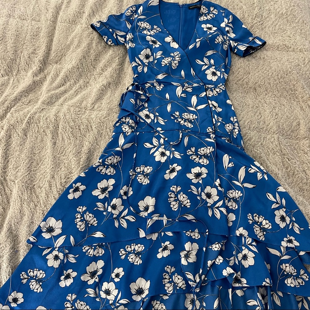 Wrap style dress. Perfect Comdition. Worn once. Flattering and emphasizes waist.